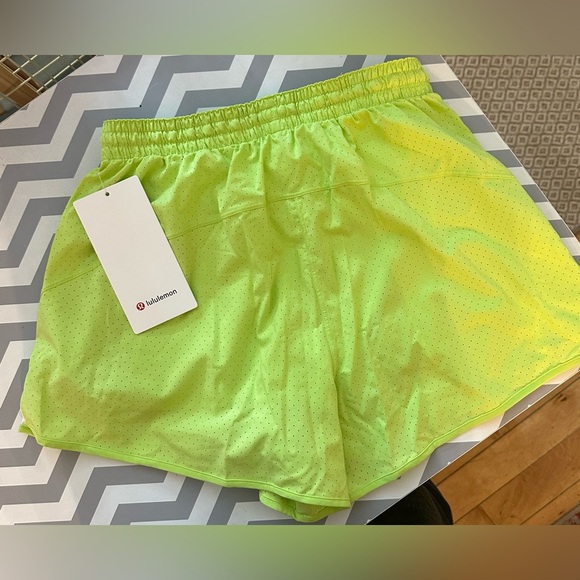 Lululemon Court Rival High-Rise Short 3” Perforated NWT - Picture 4 of 6